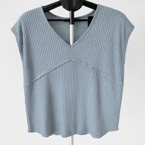 Altar’d State Blue Gray Waffle Knit V-Neck Short Sleeve Top Size M EUC